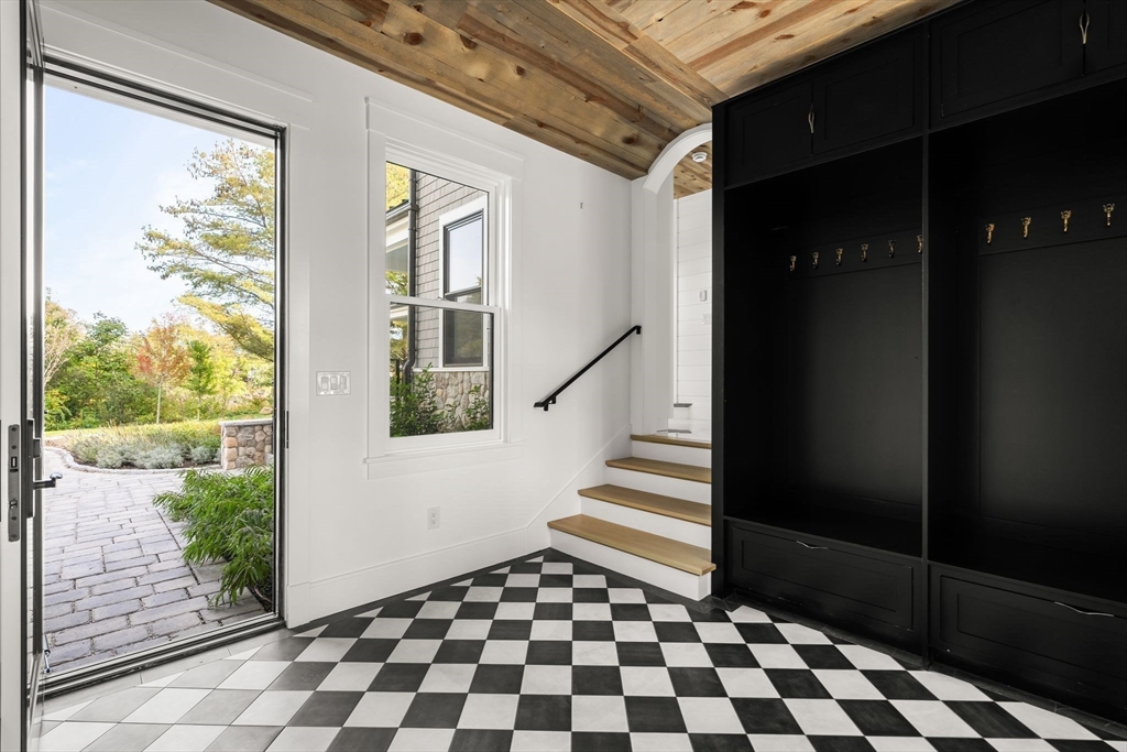 140 Livingstone Ave Beverly, MA 01915 140 Livingstone Ave Beverly, MA 01915