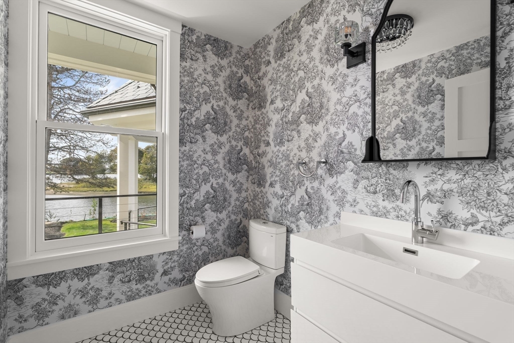 140 Livingstone Ave Beverly, MA 01915 140 Livingstone Ave Beverly, MA 01915