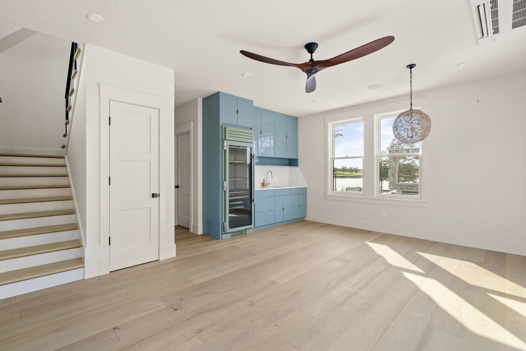 140 Livingstone Ave Beverly, MA 01915 140 Livingstone Ave Beverly, MA 01915