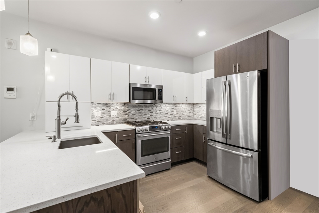 18 Cliveden St #406W