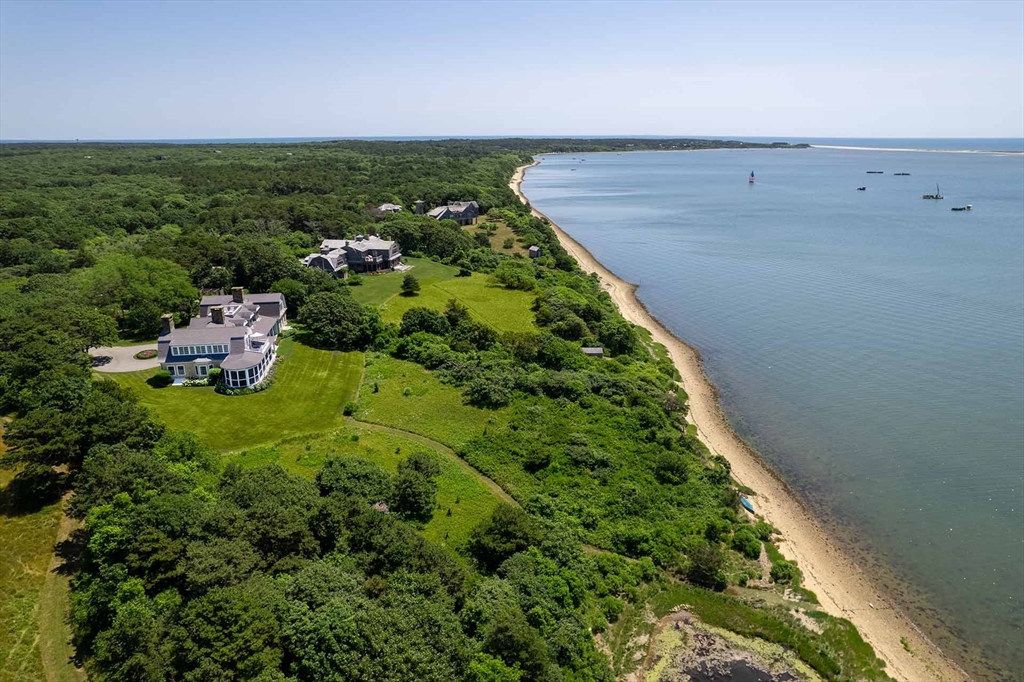 25 Lelands Path Edgartown, MA 02539 25 Lelands Path Edgartown, MA 02539