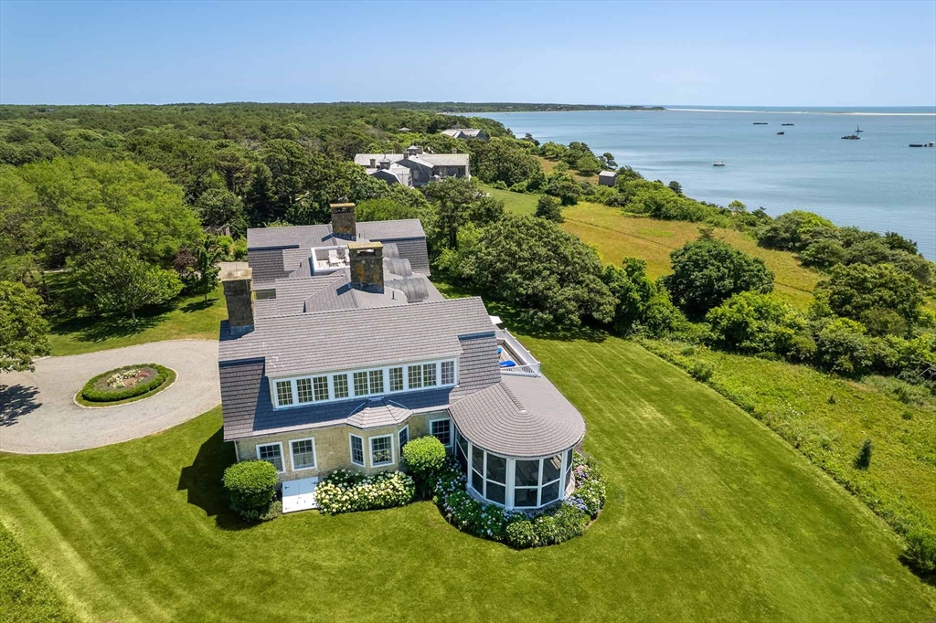 25 Lelands Path Edgartown, MA 02539 25 Lelands Path Edgartown, MA 02539