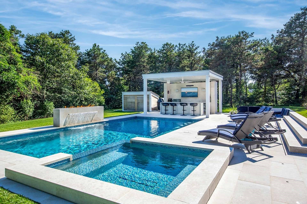 7 Katama Dr Edgartown, MA 02539