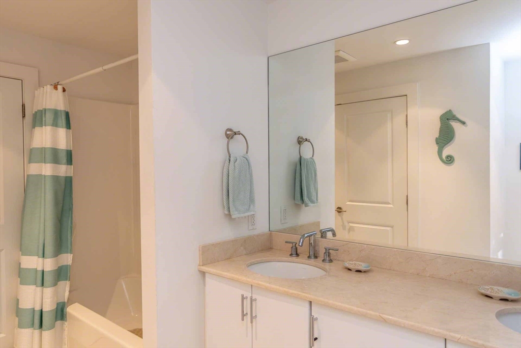 7 Katama Dr Edgartown, MA 02539