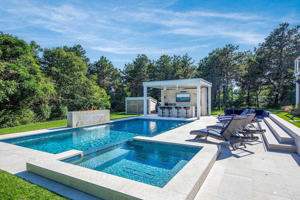 7 Katama Dr Edgartown, MA 02539