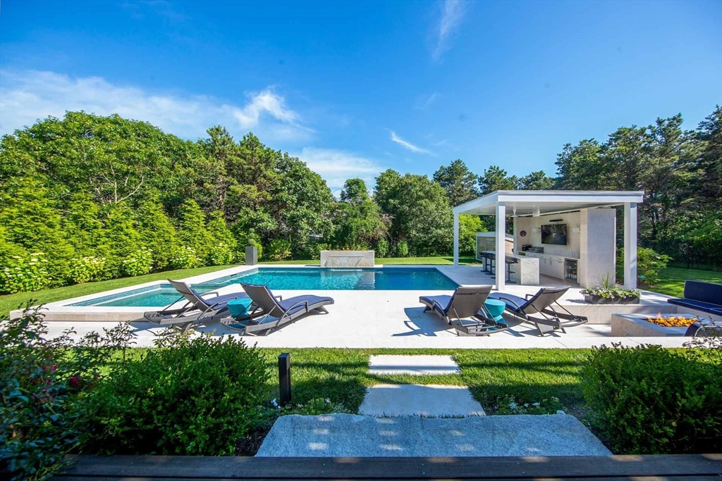 7 Katama Dr Edgartown, MA 02539