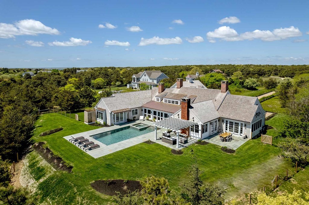 29 Slough Cv Rd Edgartown, MA 02539 29 Slough Cv Rd Edgartown, MA 02539