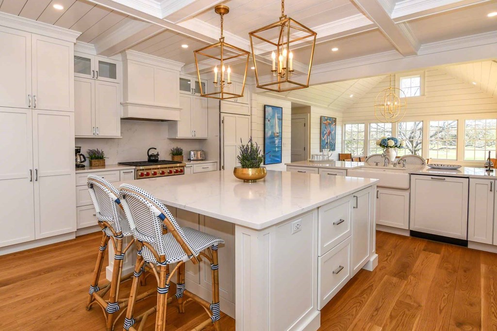 29 Slough Cv Rd Edgartown, MA 02539 29 Slough Cv Rd Edgartown, MA 02539