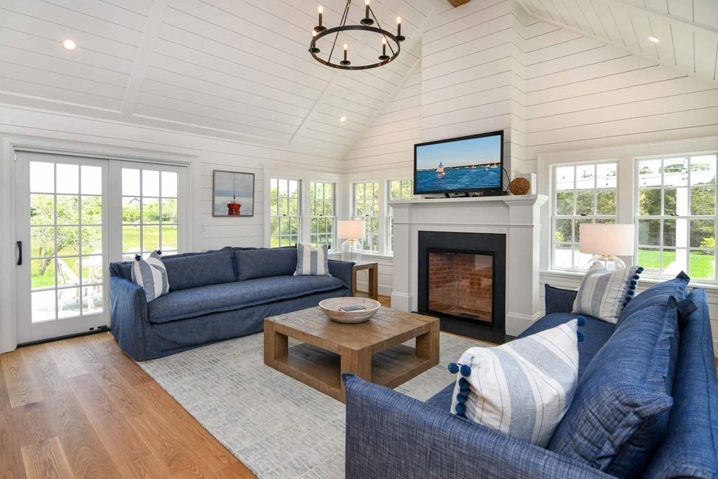 29 Slough Cv Rd Edgartown, MA 02539 29 Slough Cv Rd Edgartown, MA 02539