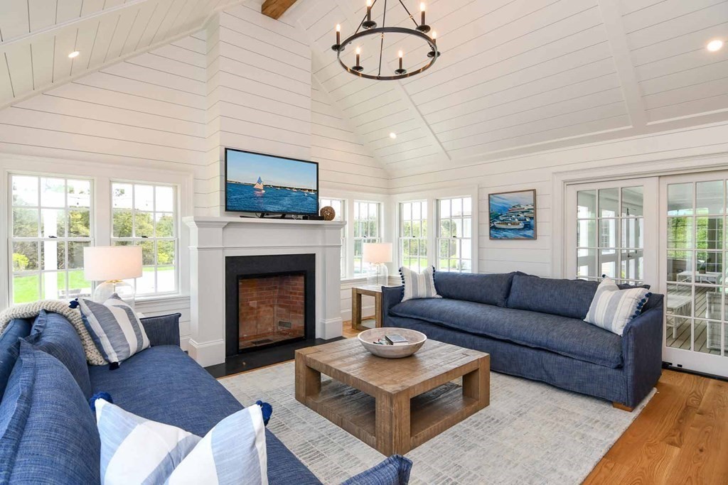 29 Slough Cv Rd Edgartown, MA 02539 29 Slough Cv Rd Edgartown, MA 02539