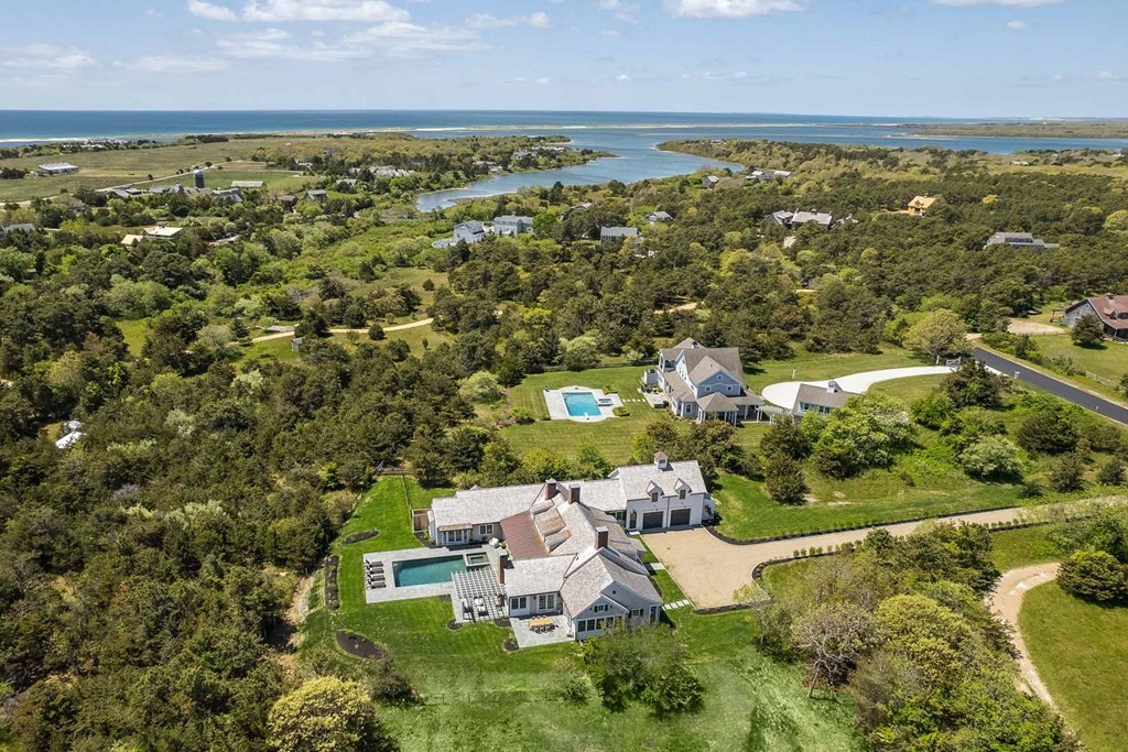 29 Slough Cv Rd Edgartown, MA 02539 29 Slough Cv Rd Edgartown, MA 02539