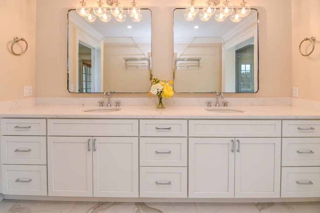 29 Slough Cv Rd Edgartown, MA 02539 29 Slough Cv Rd Edgartown, MA 02539