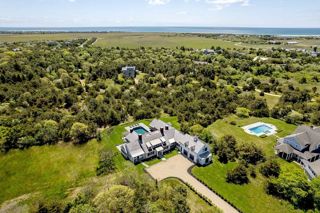 29 Slough Cv Rd Edgartown, MA 02539 29 Slough Cv Rd Edgartown, MA 02539