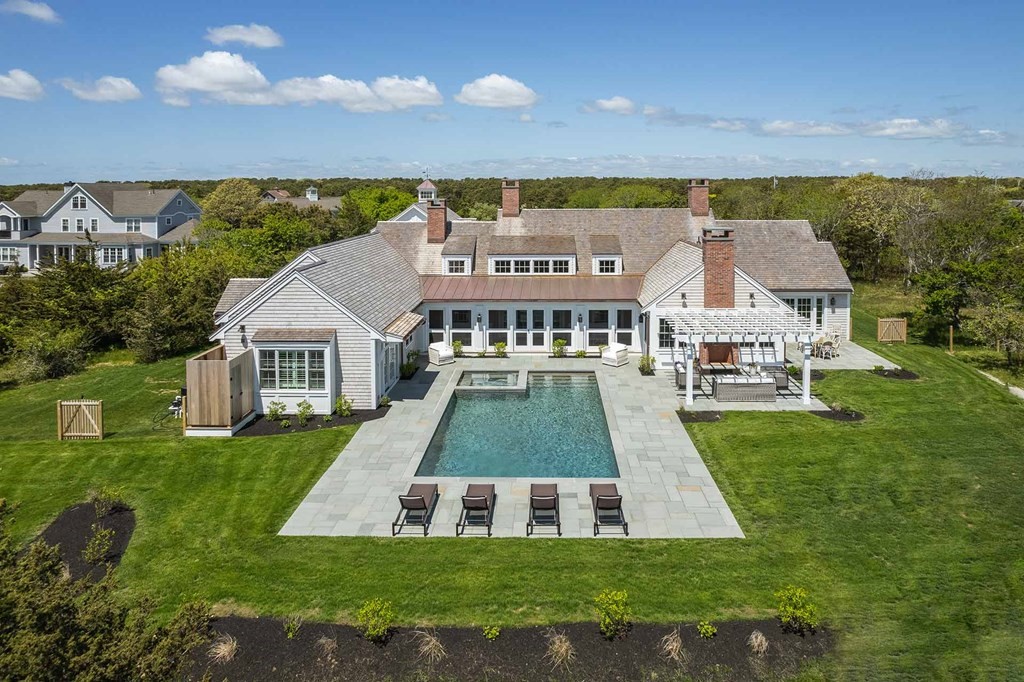 29 Slough Cv Rd Edgartown, MA 02539 29 Slough Cv Rd Edgartown, MA 02539