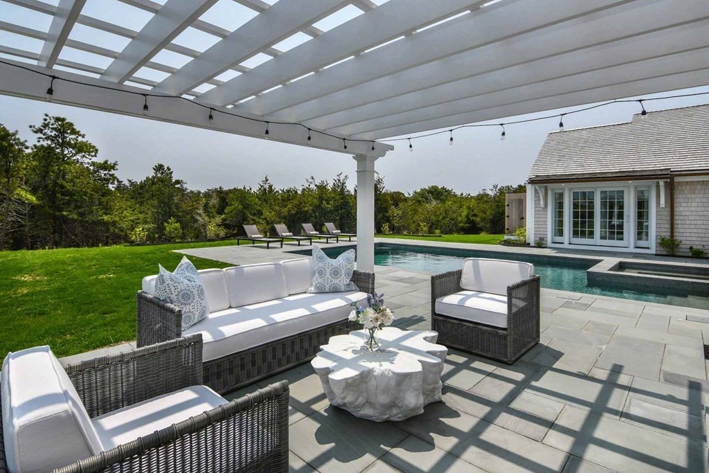 29 Slough Cv Rd Edgartown, MA 02539 29 Slough Cv Rd Edgartown, MA 02539