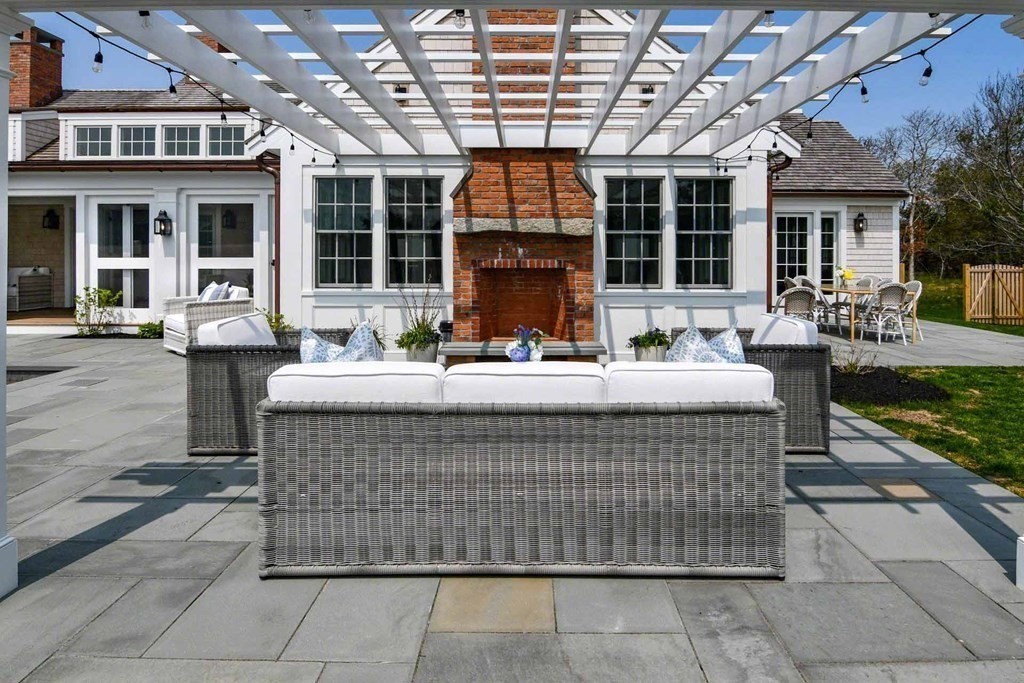 29 Slough Cv Rd Edgartown, MA 02539 29 Slough Cv Rd Edgartown, MA 02539