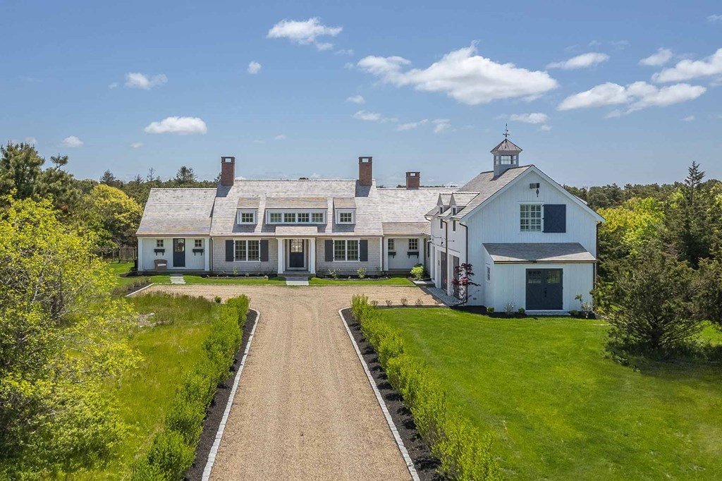 29 Slough Cv Rd Edgartown, MA 02539 29 Slough Cv Rd Edgartown, MA 02539