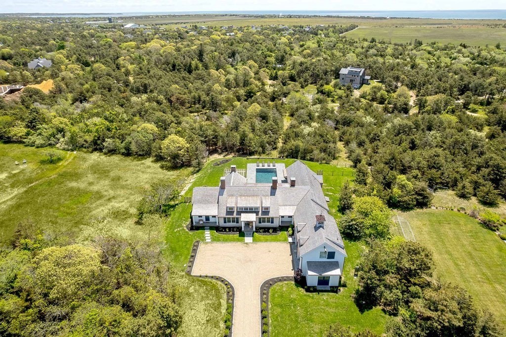 29 Slough Cv Rd Edgartown, MA 02539 29 Slough Cv Rd Edgartown, MA 02539