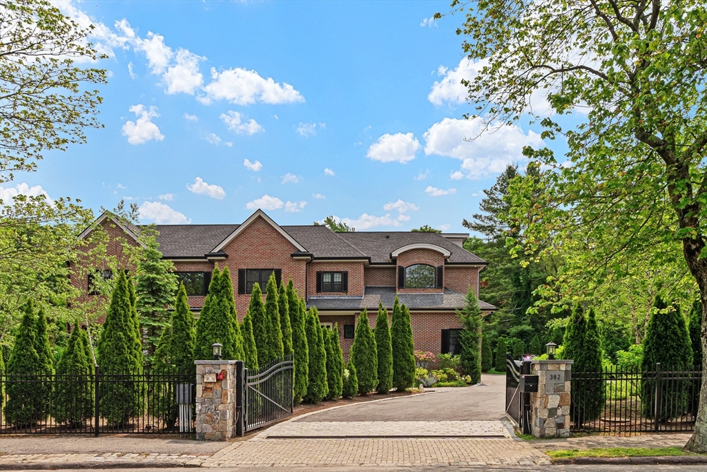 382 Lee St Brookline, MA 02445 382 Lee St Brookline, MA 02445
