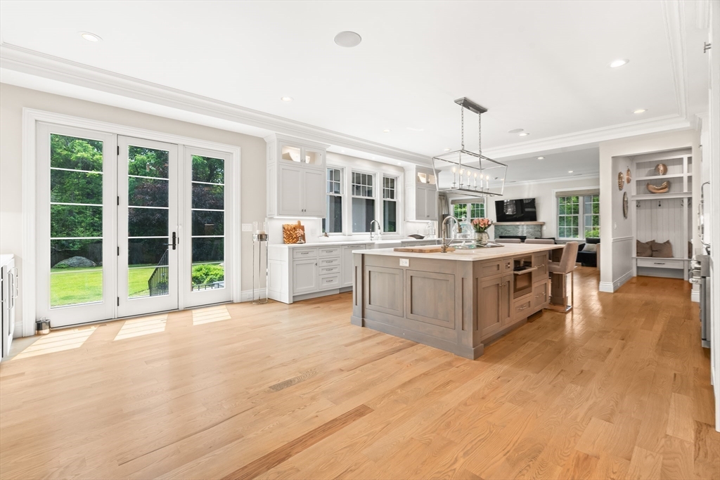 382 Lee St Brookline, MA 02445 382 Lee St Brookline, MA 02445