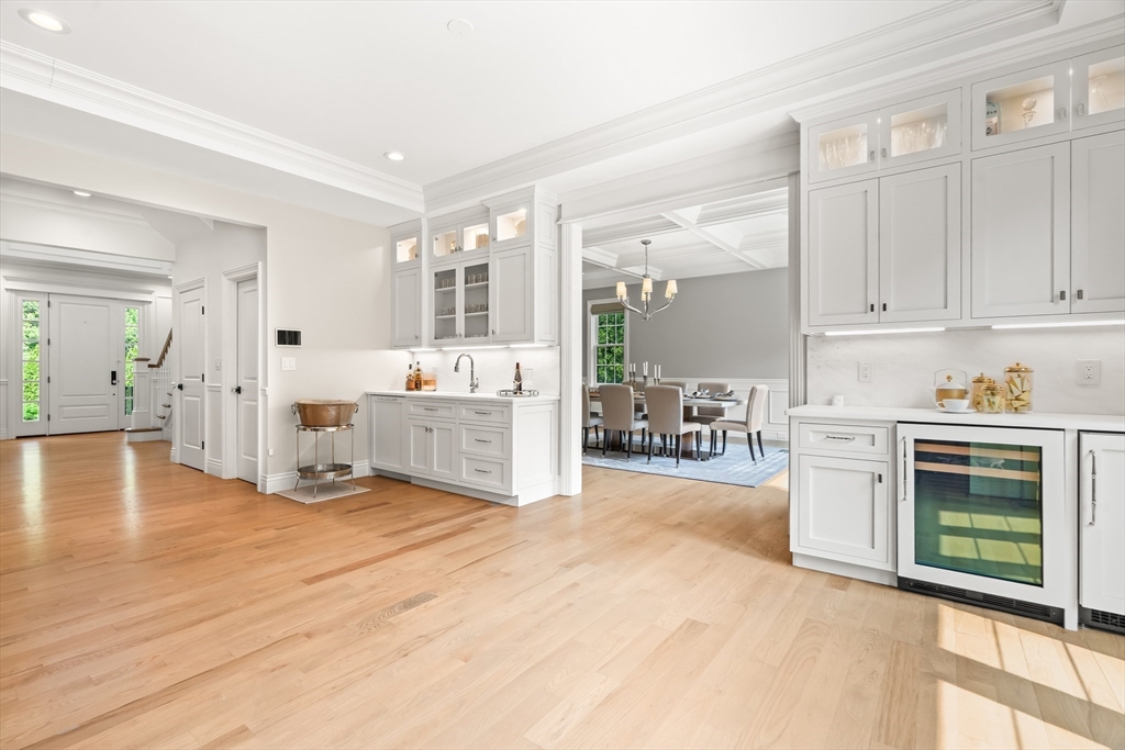 382 Lee St Brookline, MA 02445 382 Lee St Brookline, MA 02445