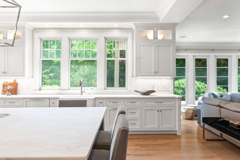 382 Lee St Brookline, MA 02445 382 Lee St Brookline, MA 02445