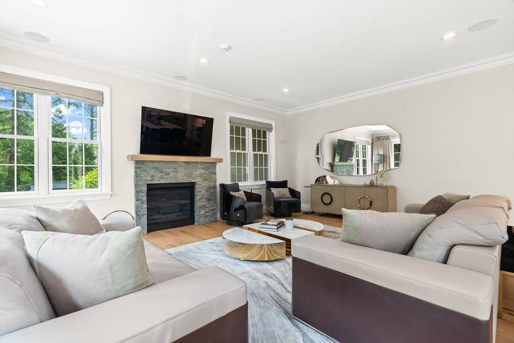 382 Lee St Brookline, MA 02445 382 Lee St Brookline, MA 02445