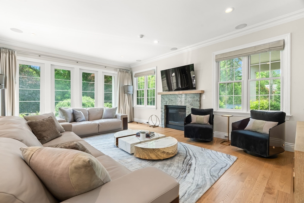382 Lee St Brookline, MA 02445 382 Lee St Brookline, MA 02445