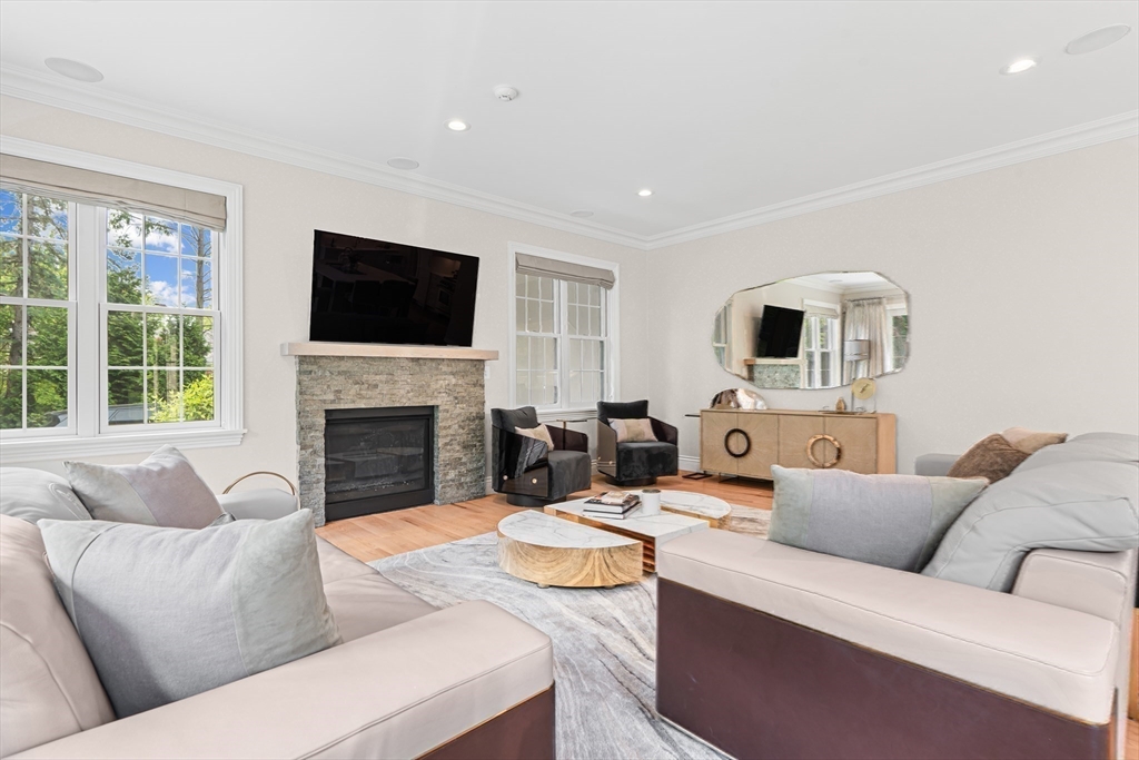 382 Lee St Brookline, MA 02445 382 Lee St Brookline, MA 02445