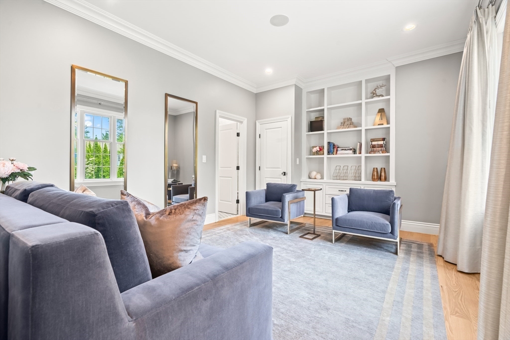 382 Lee St Brookline, MA 02445 382 Lee St Brookline, MA 02445