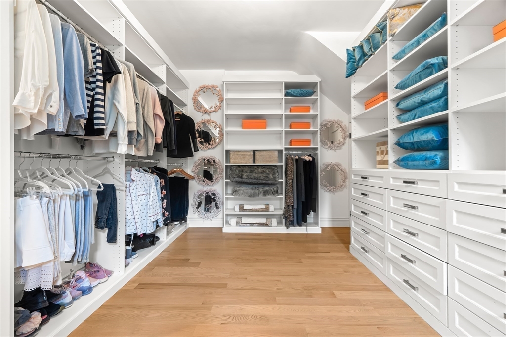 382 Lee St Brookline, MA 02445 382 Lee St Brookline, MA 02445