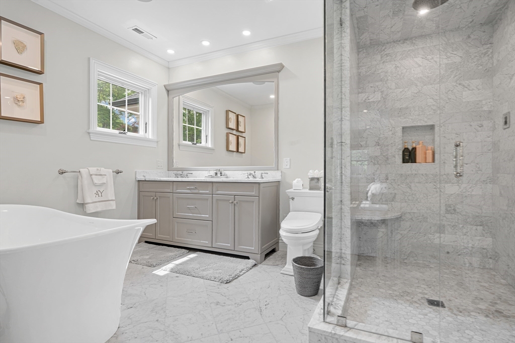 382 Lee St Brookline, MA 02445 382 Lee St Brookline, MA 02445