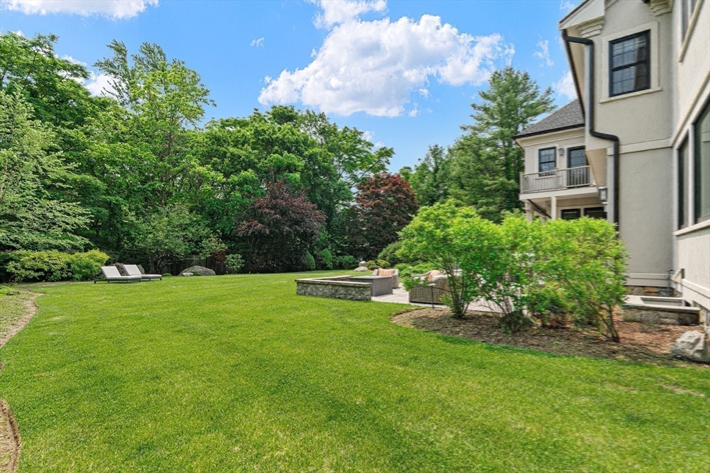 382 Lee St Brookline, MA 02445 382 Lee St Brookline, MA 02445