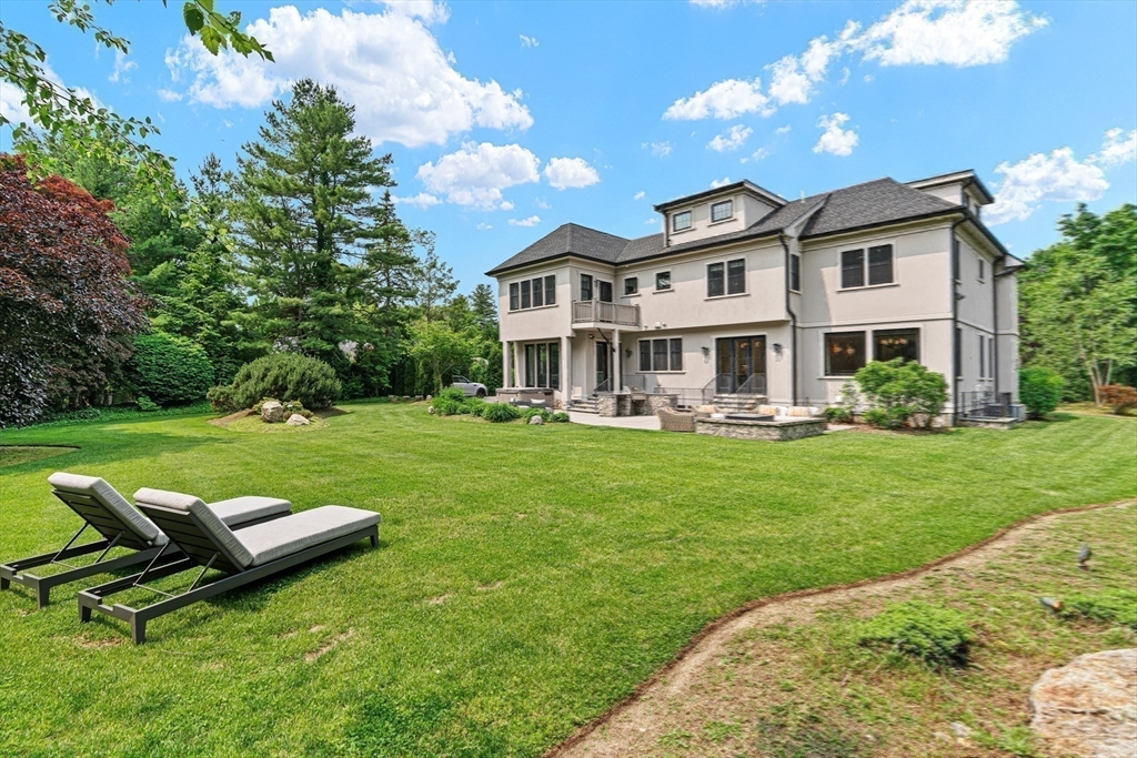 382 Lee St Brookline, MA 02445 382 Lee St Brookline, MA 02445