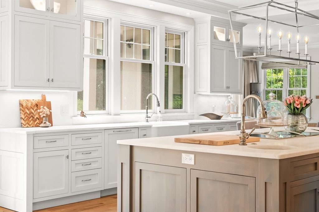 382 Lee St Brookline, MA 02445 382 Lee St Brookline, MA 02445