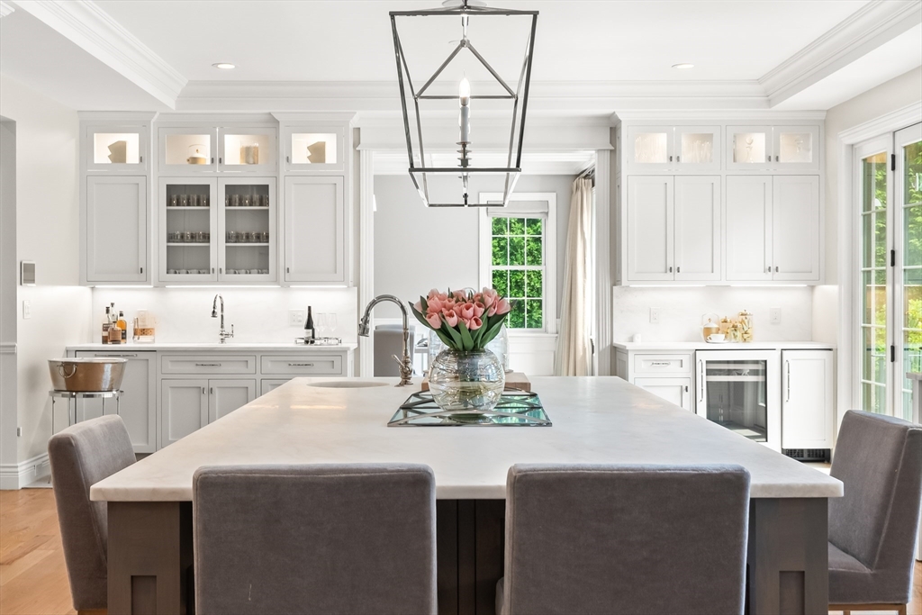 382 Lee St Brookline, MA 02445 382 Lee St Brookline, MA 02445