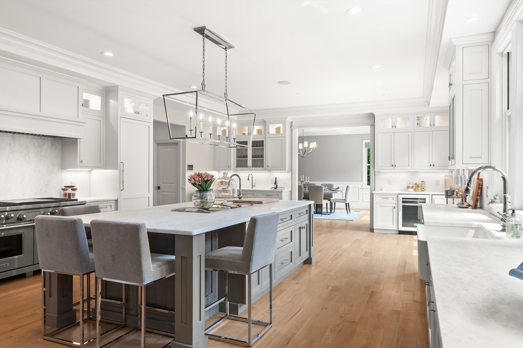 382 Lee St Brookline, MA 02445 382 Lee St Brookline, MA 02445