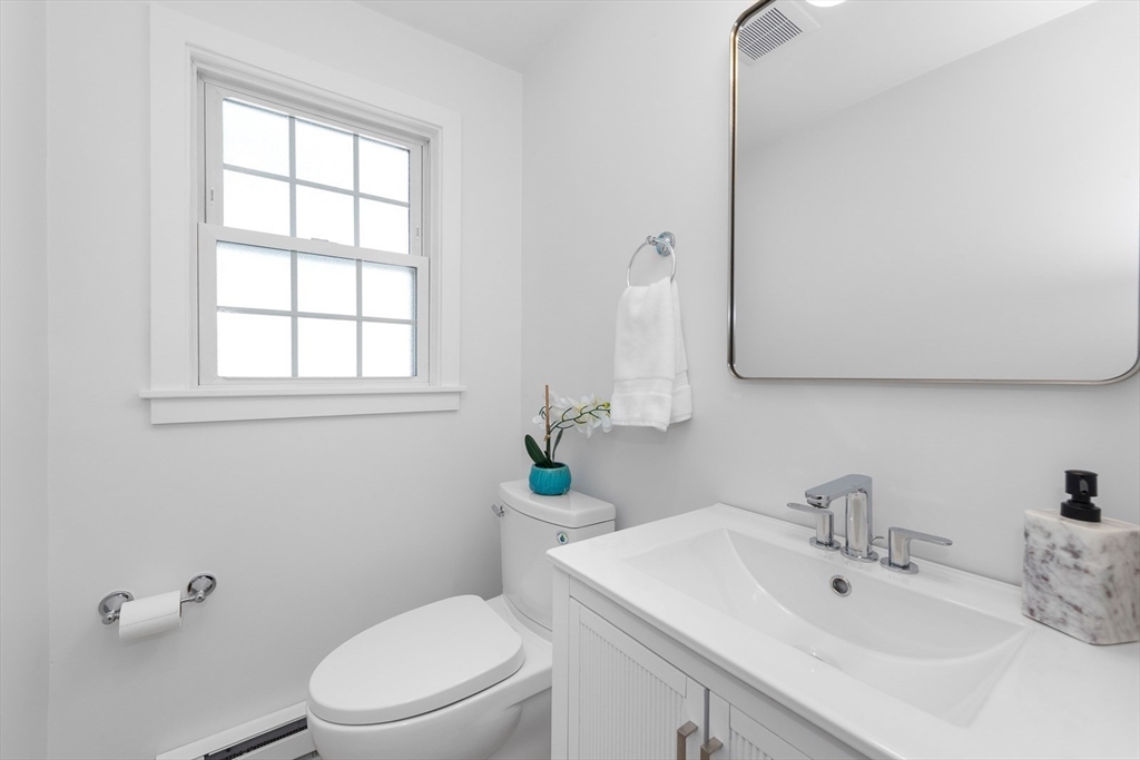 22 Park St #B Wakefield, MA 01880