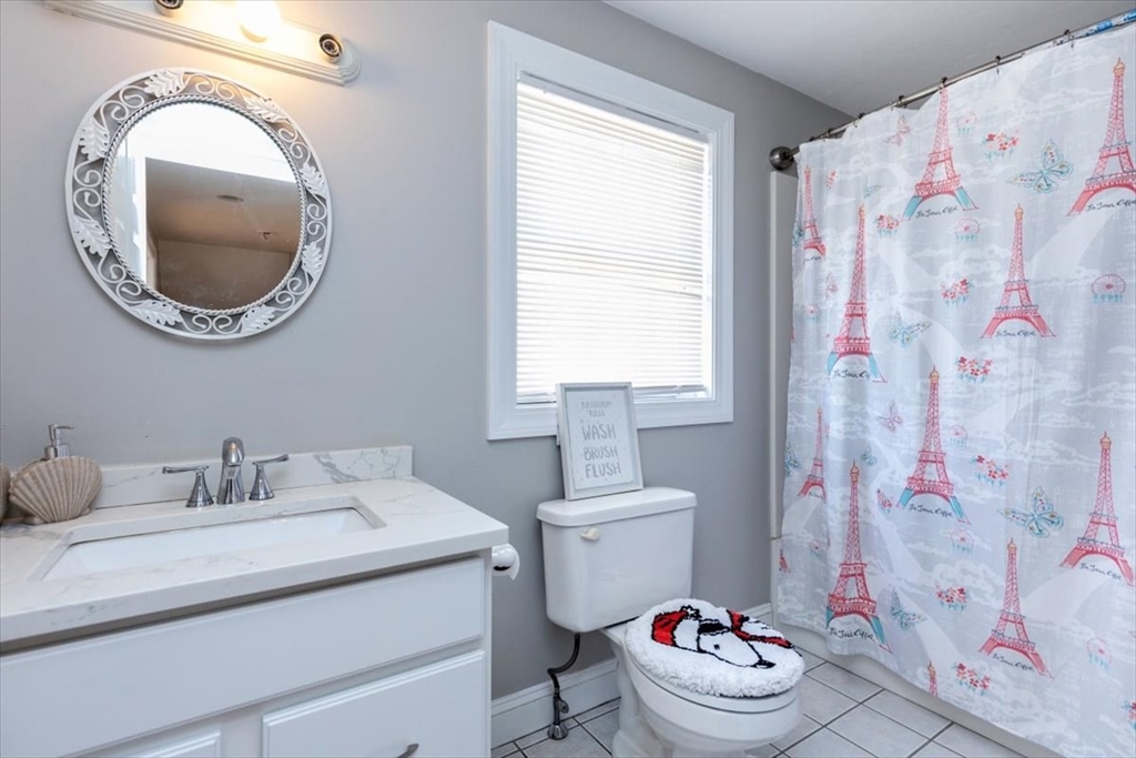 134 Nahant St #B Wakefield, MA 01880 134 Nahant St #B Wakefield, MA 01880