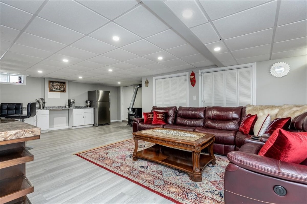 134 Nahant St #B Wakefield, MA 01880 134 Nahant St #B Wakefield, MA 01880