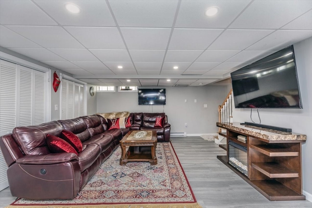 134 Nahant St #B Wakefield, MA 01880 134 Nahant St #B Wakefield, MA 01880