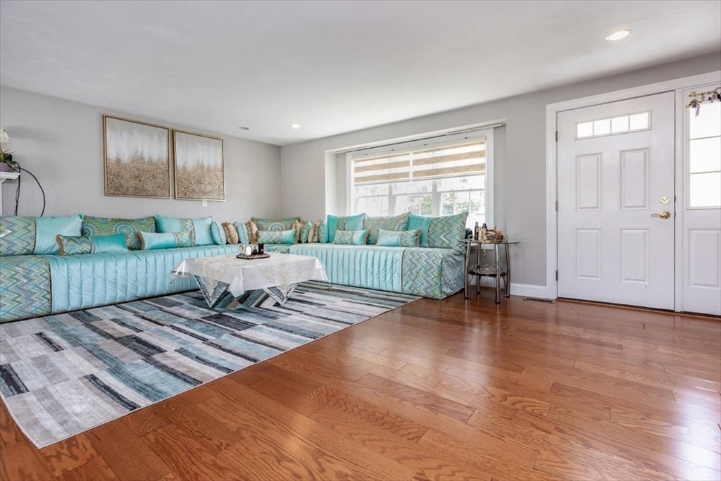 134 Nahant St #B Wakefield, MA 01880 134 Nahant St #B Wakefield, MA 01880