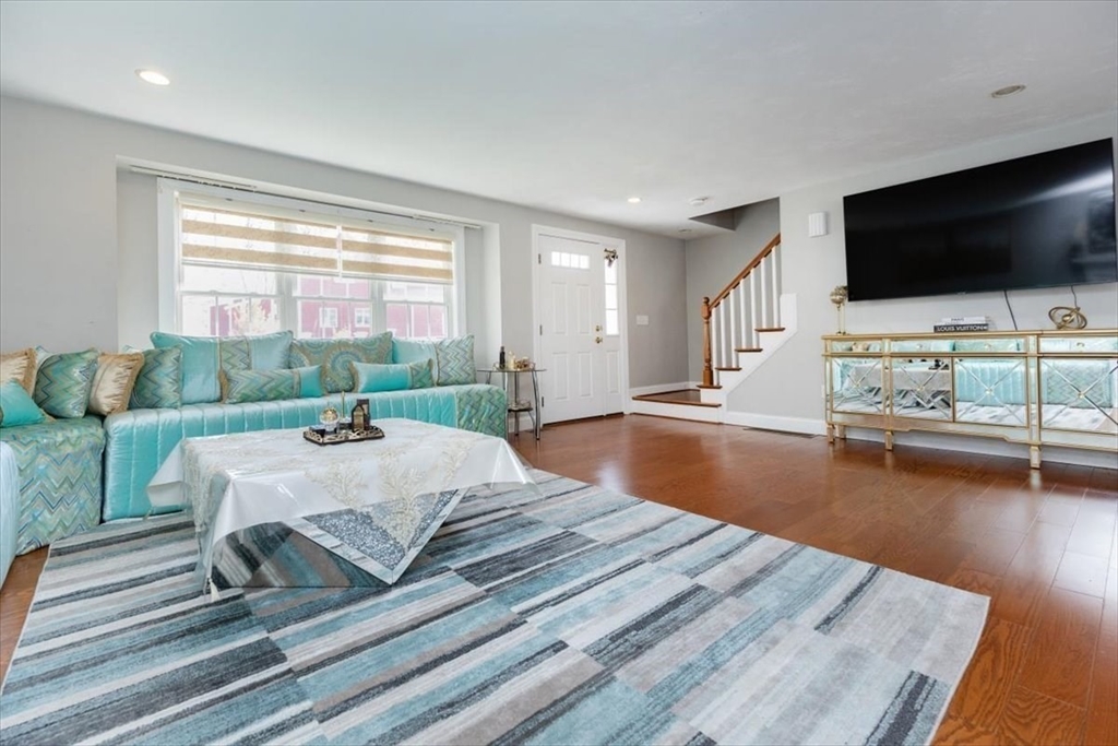 134 Nahant St #B Wakefield, MA 01880 134 Nahant St #B Wakefield, MA 01880