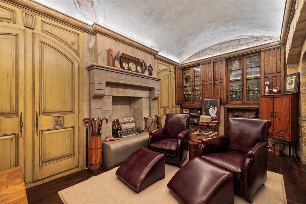 357-359 Beacon St #2 Boston, MA 02116