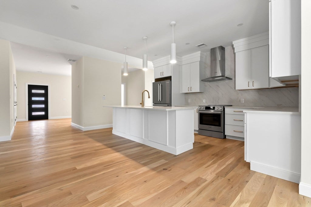 77 Farm St Wakefield, MA 01880