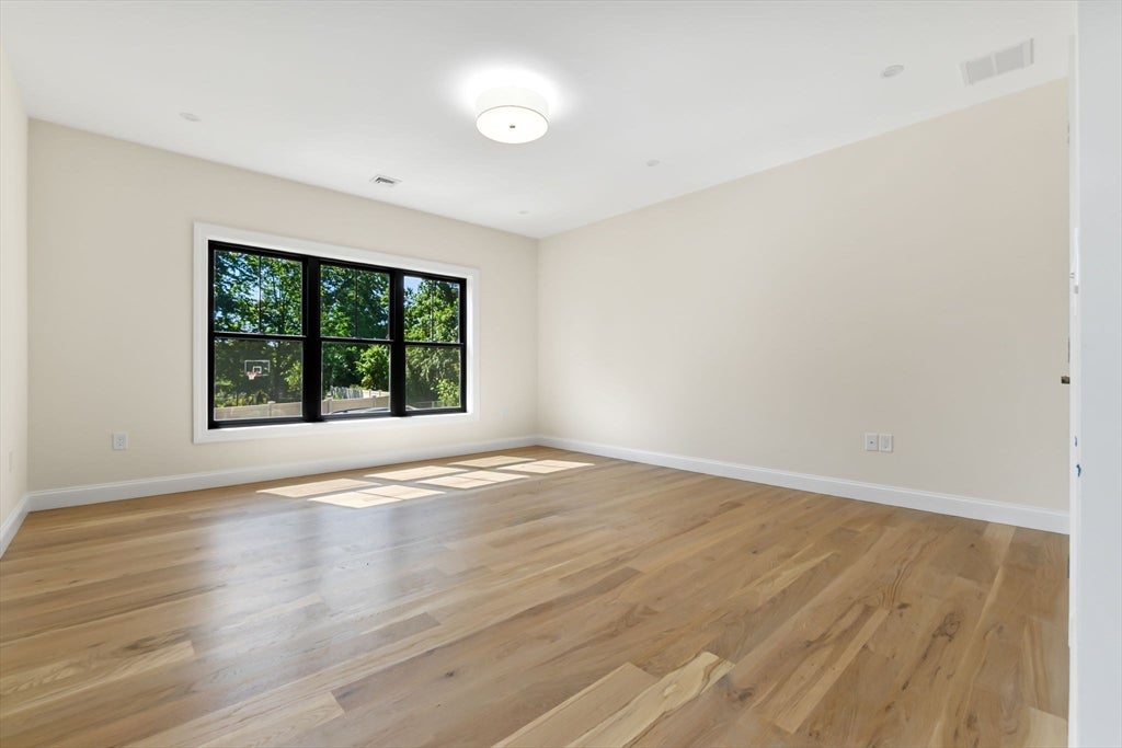 77 Farm St Wakefield, MA 01880