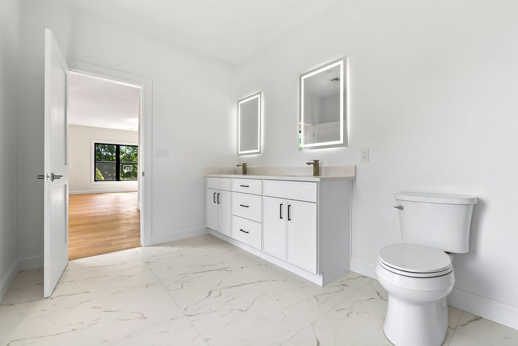 77 Farm St Wakefield, MA 01880