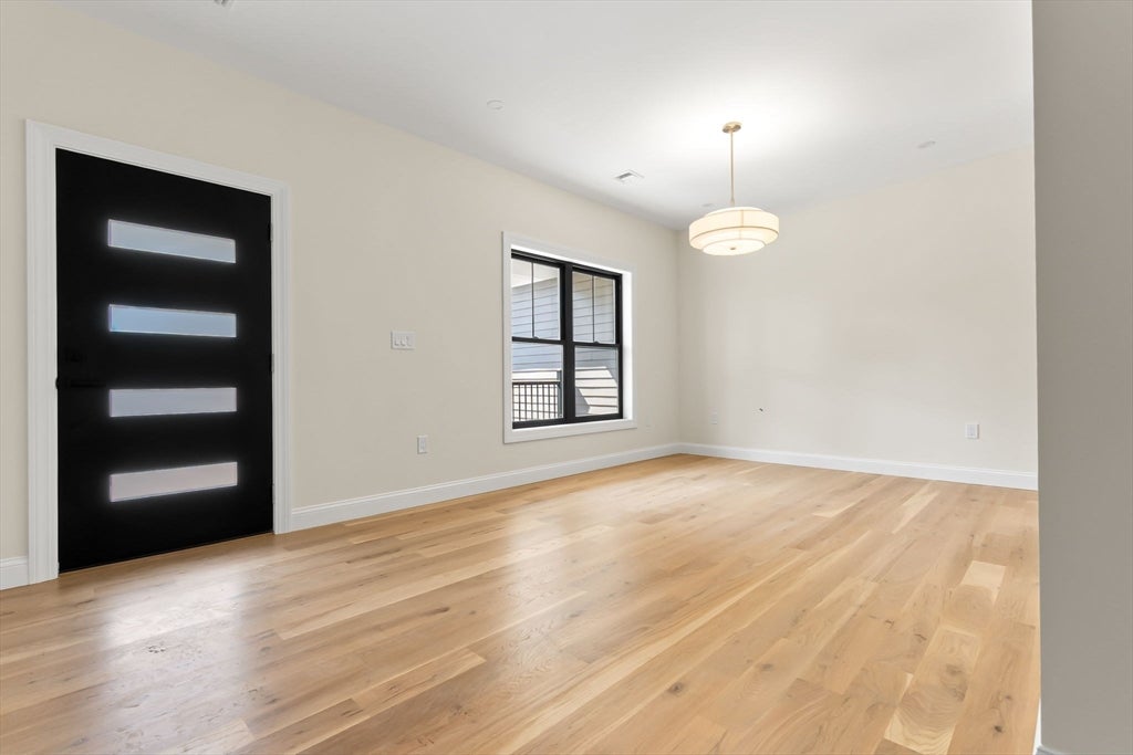 77 Farm St Wakefield, MA 01880
