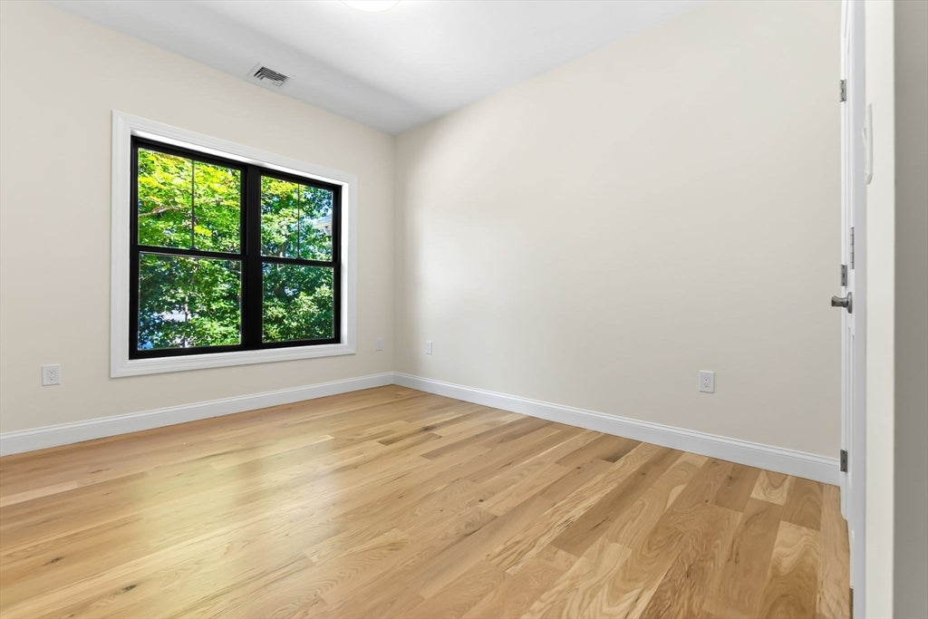 77 Farm St Wakefield, MA 01880