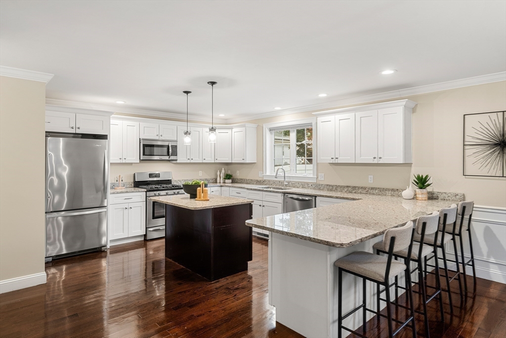 27 Pearl St #2 Wakefield, MA 01880 27 Pearl St #2 Wakefield, MA 01880